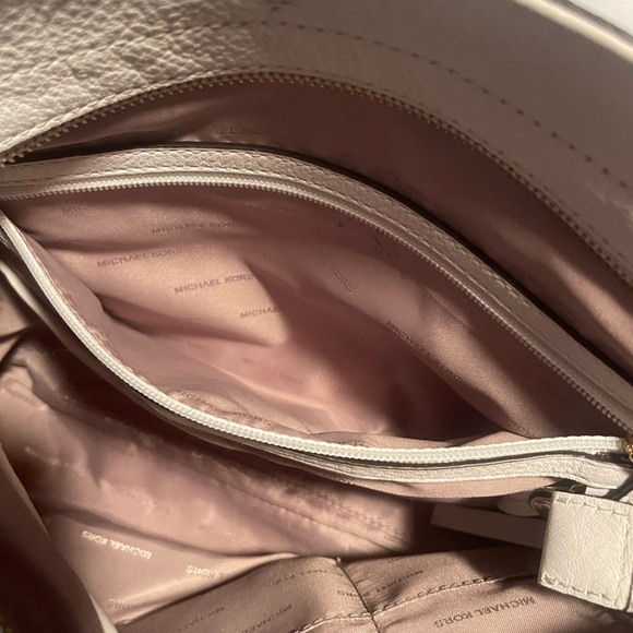 Rare Michael Kors Large Brooke Hobo Bag White Pebbled Leather Gold Straps W Lock - Picture 9 of 14